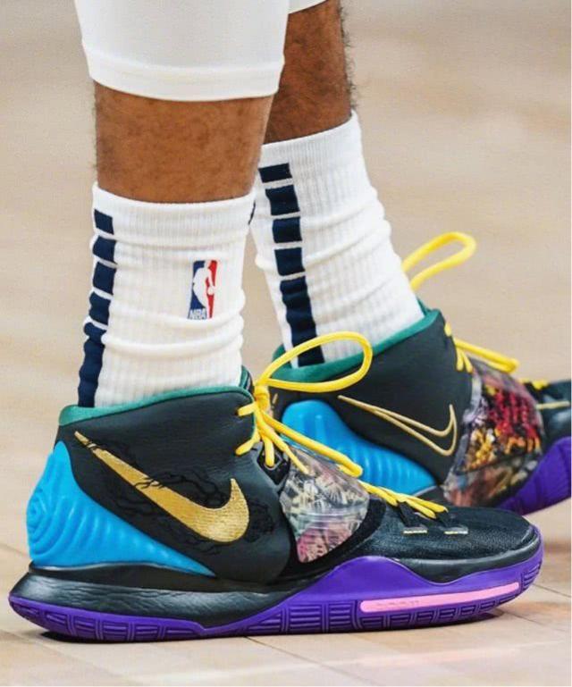 德天空：多特加入对16岁新星菲林的争夺，曼联也在竞争中（德天空：多特参与16岁新星菲林争夺战，曼联同样在列）