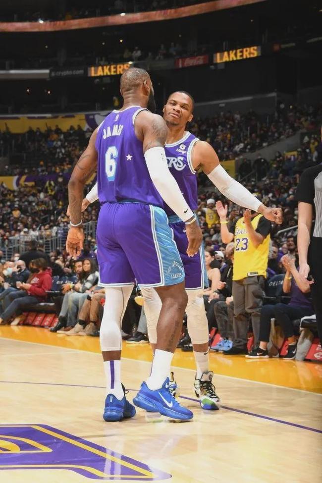 CBA球队战绩分析及焦点对决回顾（CBA战绩大盘点与焦点之战复盘）