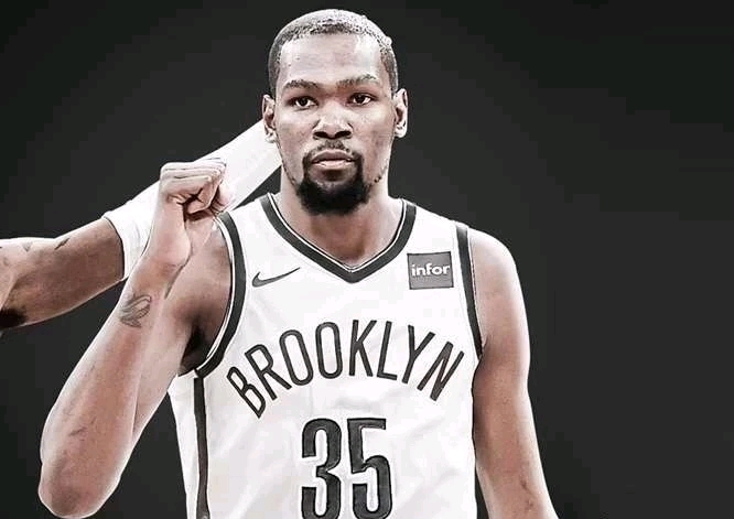 爱德华兹失准24中7贡献24分，末节5中3拿7分改变战局（爱德华兹手感欠佳24投仅7中仍砍24分，末节发力5投3中拿7分扭转局势）