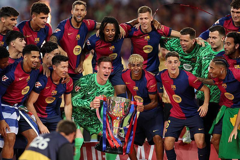 CBA球员最佳阵容提名：前三竞争激烈,（CBA最佳阵容提名公布：前三席位竞争白热化）