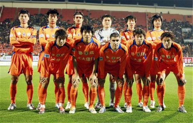 CBA战报：郭昊文空砍42分，萨林杰19+9&徐杰伤退，广东107-102加时险胜同曦（CBA加时大战：郭昊文42分空砍，萨林杰19+9发力、徐杰伤退，广东107-102险胜同曦）