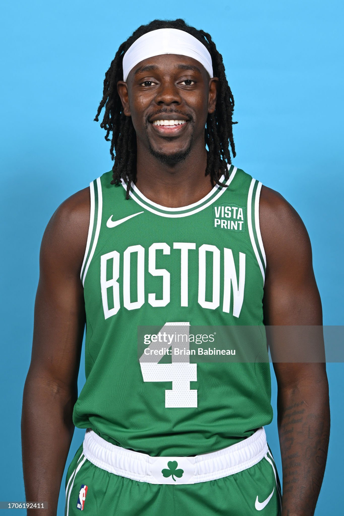 芬奇：为何要我谈判罚？爱德华兹被罚下，你们问他就行了（芬奇：别问我判罚，爱德华兹被逐你们去问他）