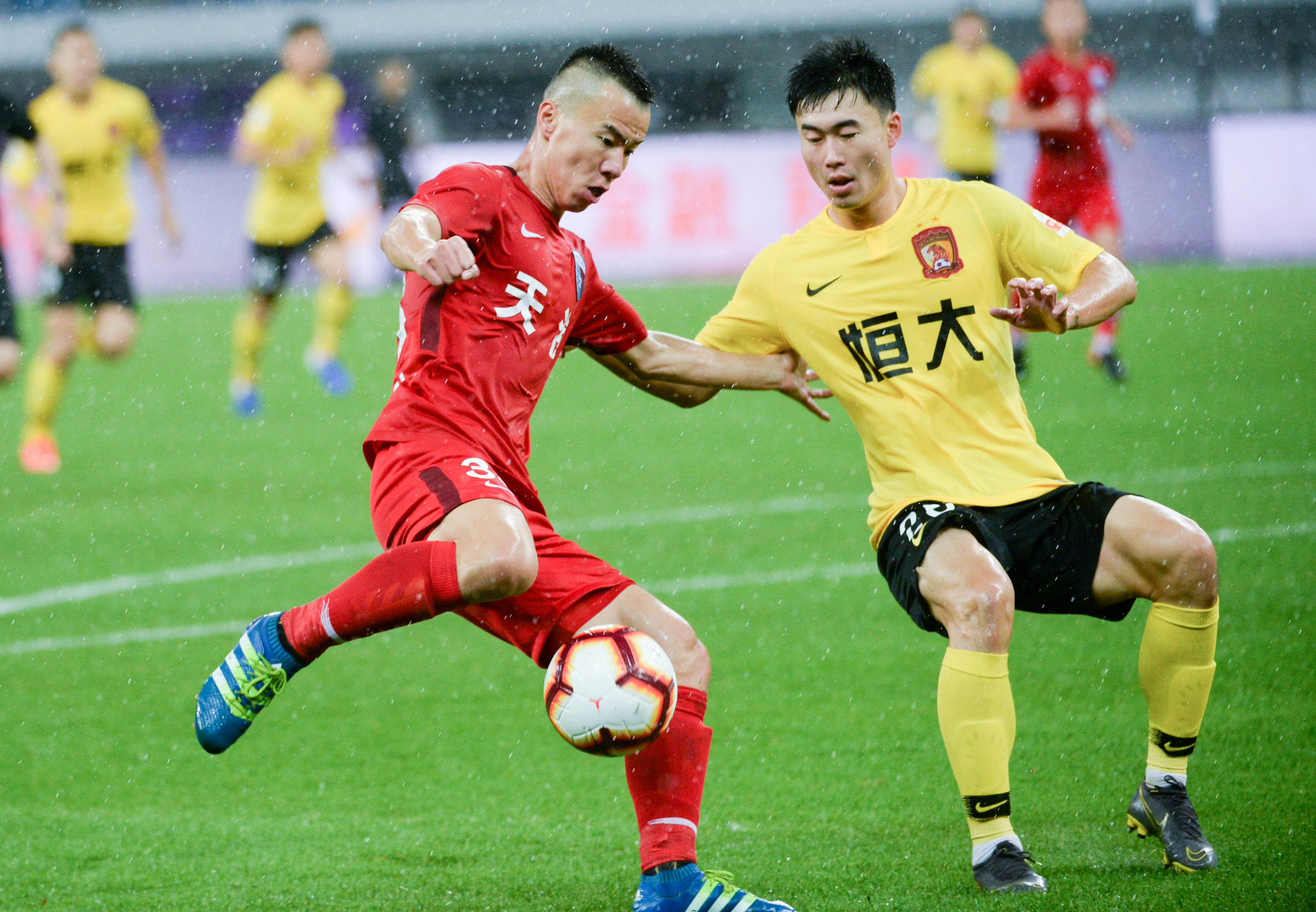 保罗超越费舍尔升至NBA常规赛胜场数历史第九位（保罗常规赛胜场数超越费舍尔，跻身NBA历史第九位）