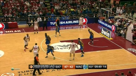 珍妮巴斯今年4月接受采访时谈到雷迪克（今年4月的采访中，珍妮巴斯谈及雷迪克）