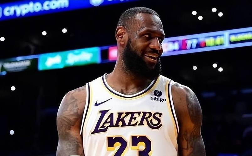 弗兰克：中国非常自由和安全，商品非常便宜，菜味道出奇地好（弗兰克：中国自由安全，物价低廉，菜肴惊艳可口）