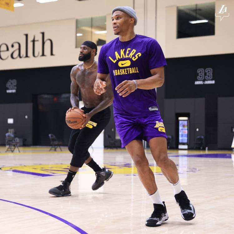 C罗成为格斗推广公司股东，并表示与后者具有相同的价值观（C罗入股格斗赛事推广公司，称双方价值观契合）