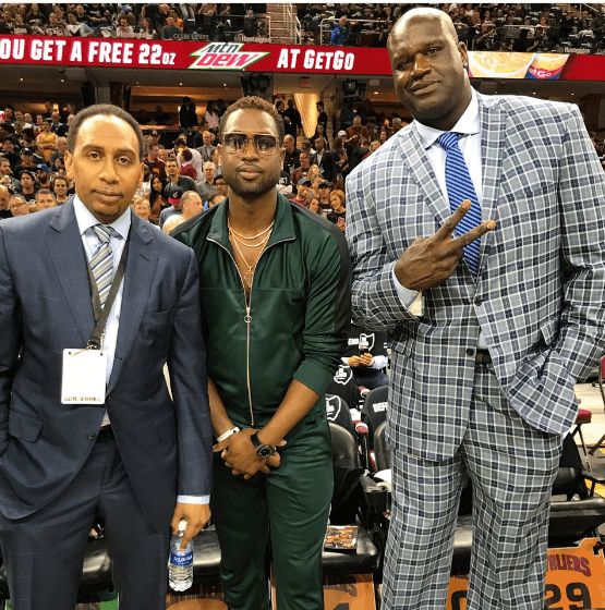 球迷：这球不进都对不起场地（球迷感叹：不进都对不起这草皮）