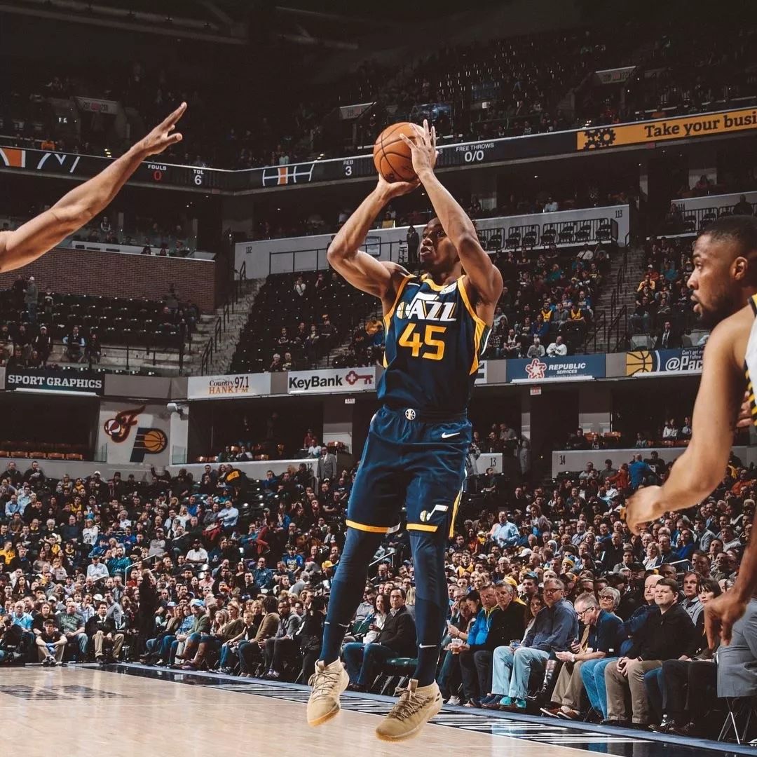 2025年至今，利雅得胜利卖出128万件球衣，迈阿密国际216.6万（2025年迄今球衣销量对比：利雅得胜利128万件，迈阿密国际216.6万件）