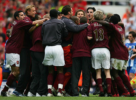 TA：虽然曼联在追求谢什科，但霍伊伦并未被直接告知要出售他（TA：尽管曼联有意谢什科，俱乐部并未直接告知霍伊伦将被出售）