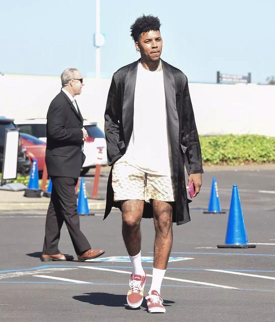 欧冠：巴黎2-1战胜曼联（欧冠：巴黎2比1力克曼联）