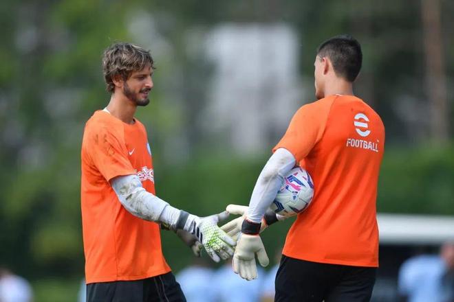 每体：法兰克福球迷在诺坎普制造骚乱，将面临欧足联的处罚（每体：法兰克福球迷在诺坎普闹事，或将遭欧足联处罚）