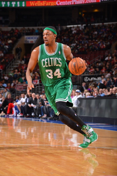 欧冠小组赛名额争夺白热化（欧冠小组赛席位之争愈演愈烈）