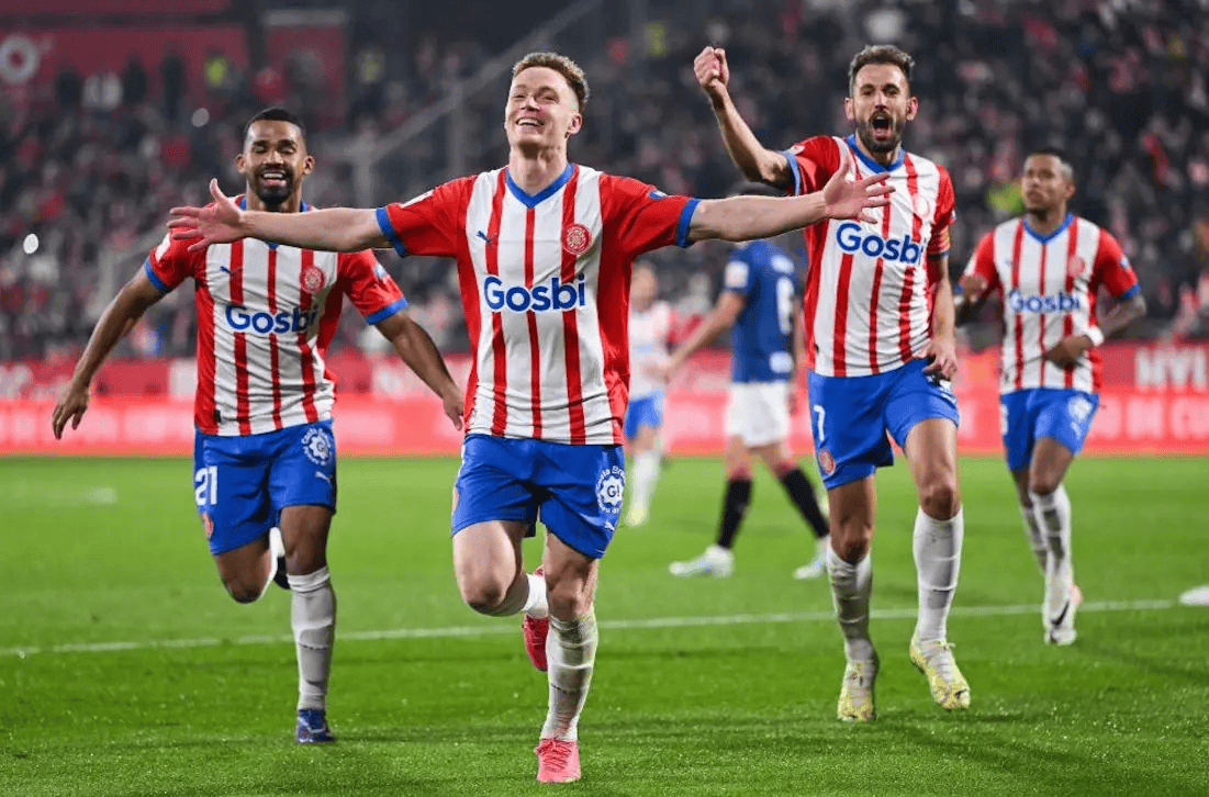 湖人12月战绩下滑：月初15胜4负，现仅4胜6负（湖人12月陷入低潮：从月初15胜4负跌至4胜6负）