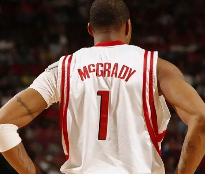 回顾弗拉格的篮球之路（重温弗拉格的球场征程）