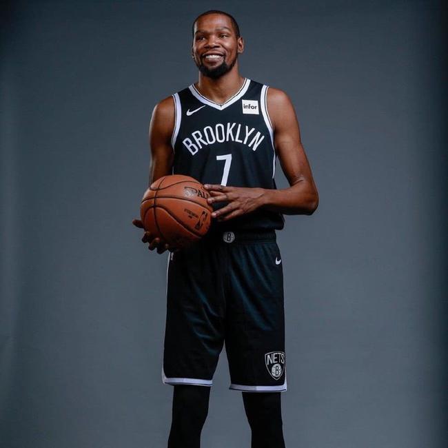 凯尔：我和施洛特贝克没矛盾；他的续约？在经济上我们尽全力（凯尔：与施洛特贝克无矛盾；续约问题我们在财务上已尽最大努力）