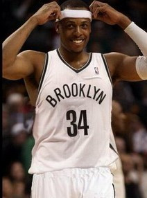 足球评论员兼作家，退役后的克拉默已在创作个人第二部小说（克拉默退役后身兼足球评论员与作家，正着手创作第二部小说）