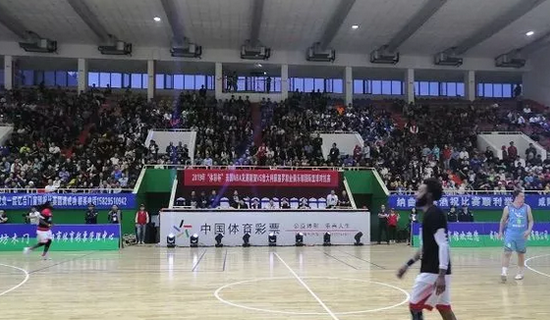 阿尔巴达成迈阿密百场里程碑，获赠纪念球衣+全队合影庆祝（阿尔巴迈阿密百场达成：获赠纪念球衣，与全队合影庆祝）