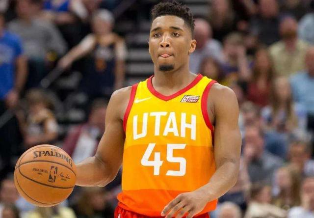 帕克：齐尔克泽远不及谢什科，德利赫特已成英超最佳后卫之一（帕克：齐尔克泽难与谢什科相提并论，德利赫特已跻身英超顶级后卫之列）