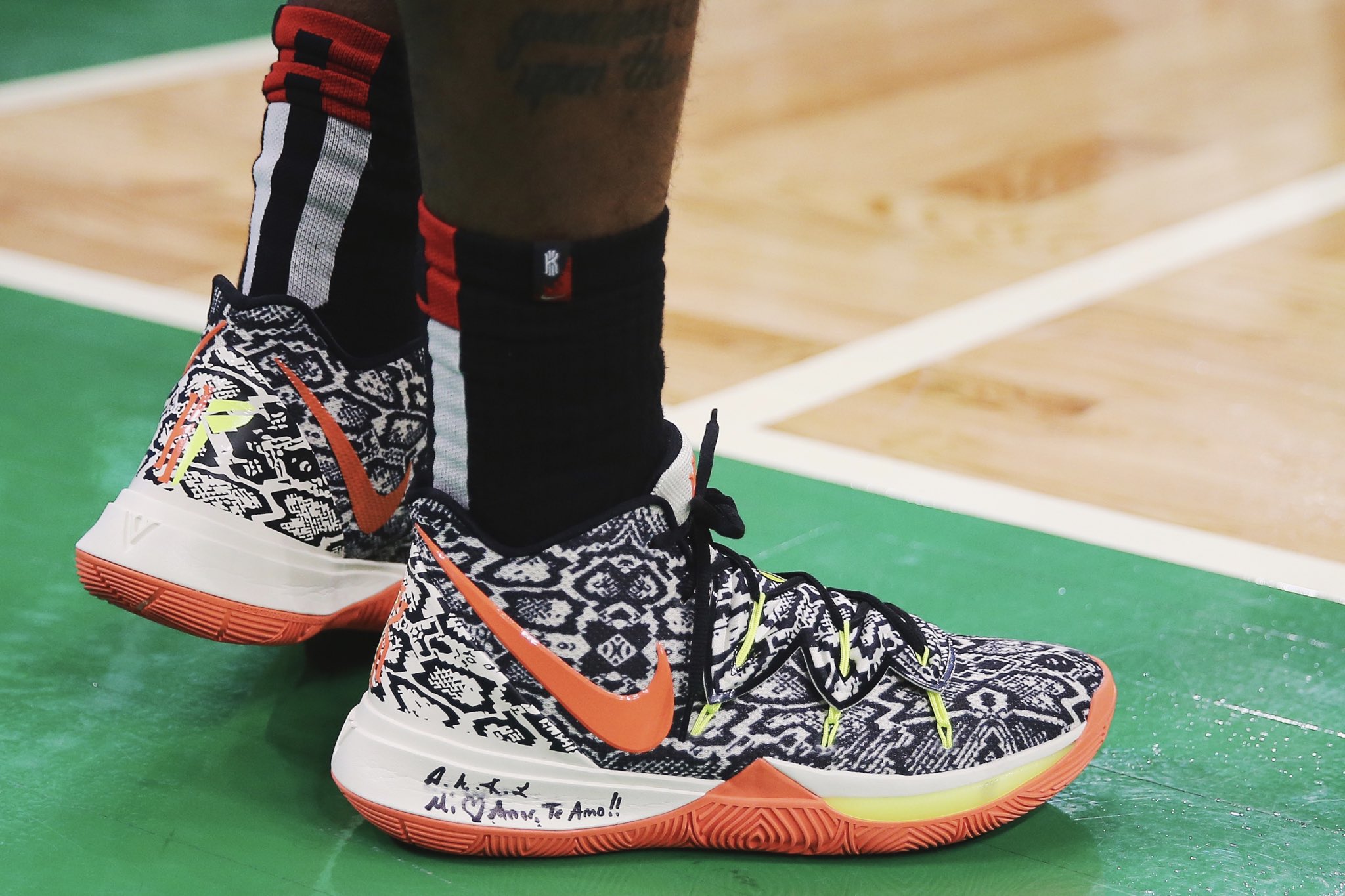 格外耀眼，百度地图APP搜“泰州”会出现“泰州总冠军”字样（在百度地图APP搜索“泰州”将出现“泰州总冠军”字样，格外醒目）