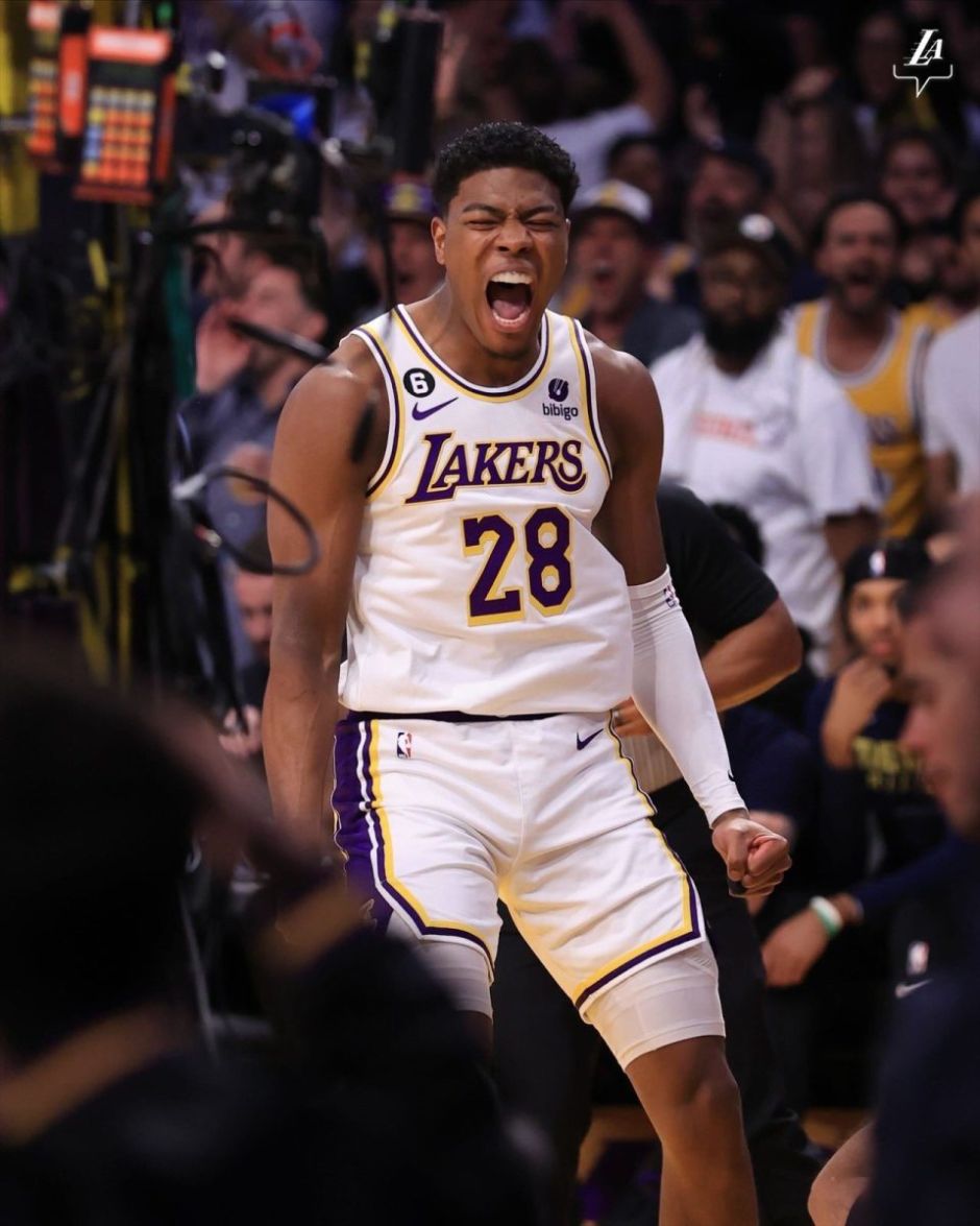 恍如隔世，巴萨上一次在诺坎普比赛法蒂双响，登贝莱助攻（时过境迁，巴萨上回诺坎普之战法蒂梅开二度，登贝莱送助攻）