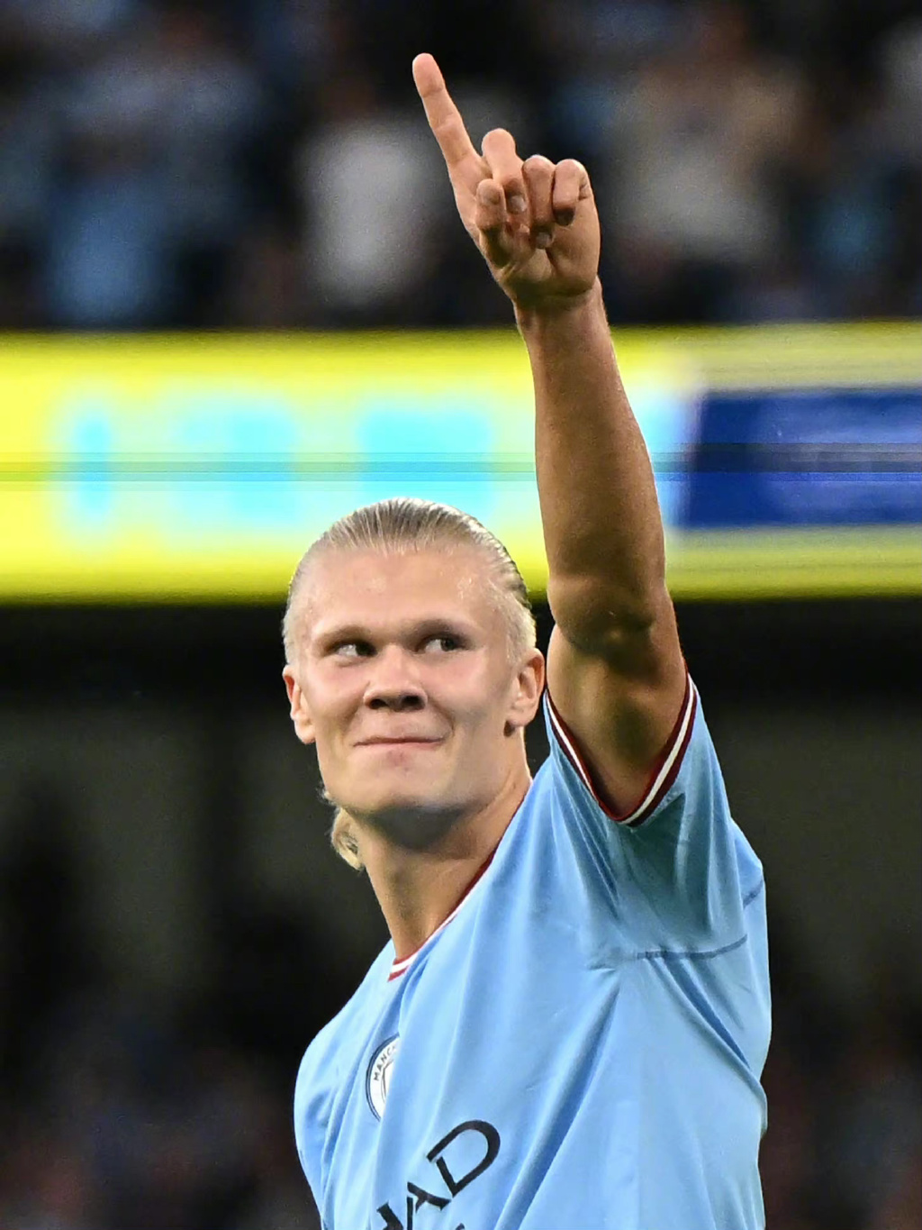 德天空：皇马有意法鹰后卫布朗，近期已派球探考察球员（德天空：皇马相中尼斯后卫布朗，近期已派球探实地考察）